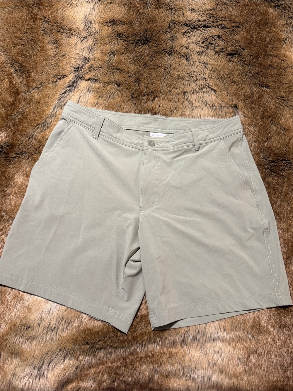 Columbia Men's Light Sage Stretch Flat-Front Shorts